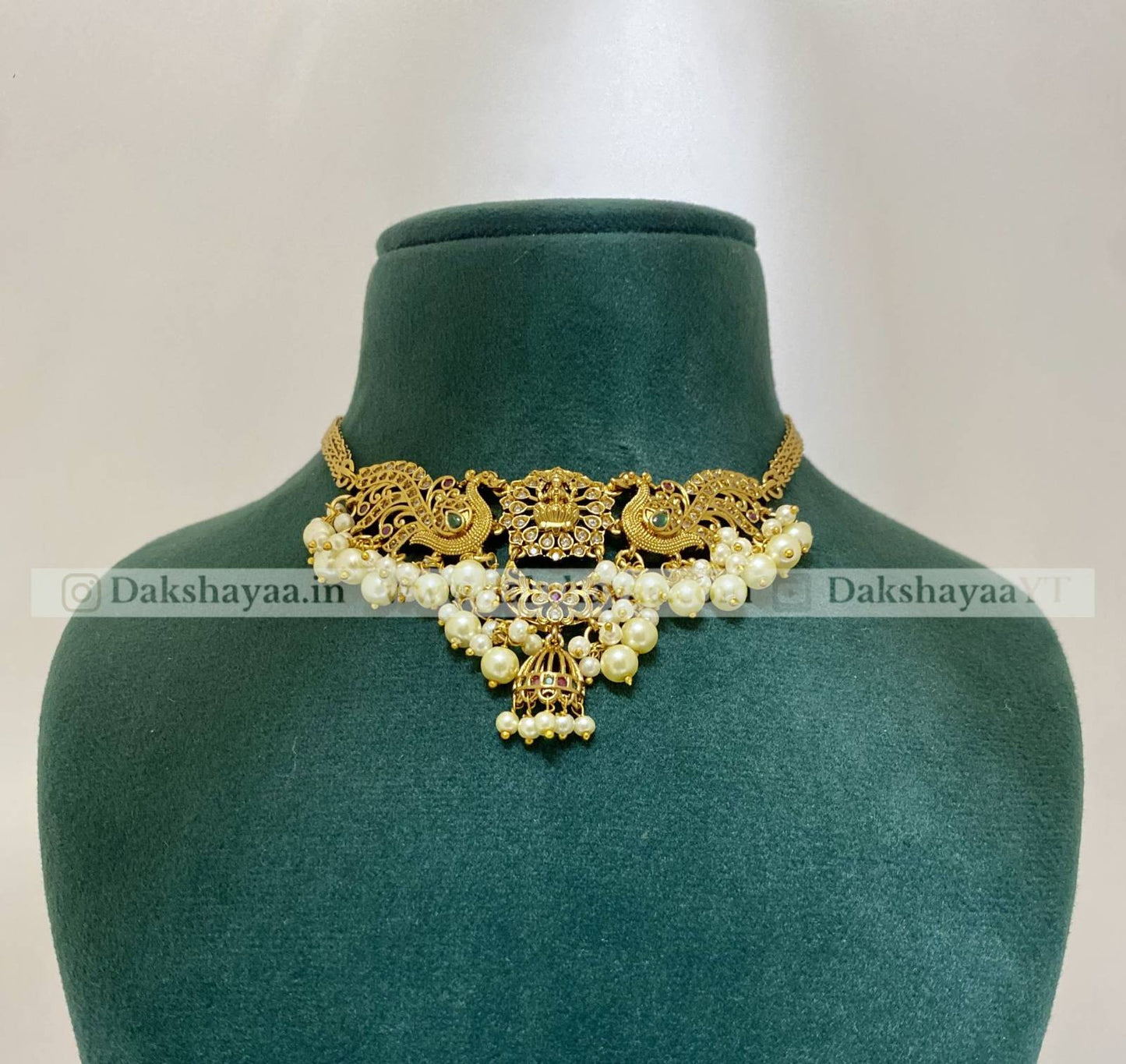  Antique Choker close-up