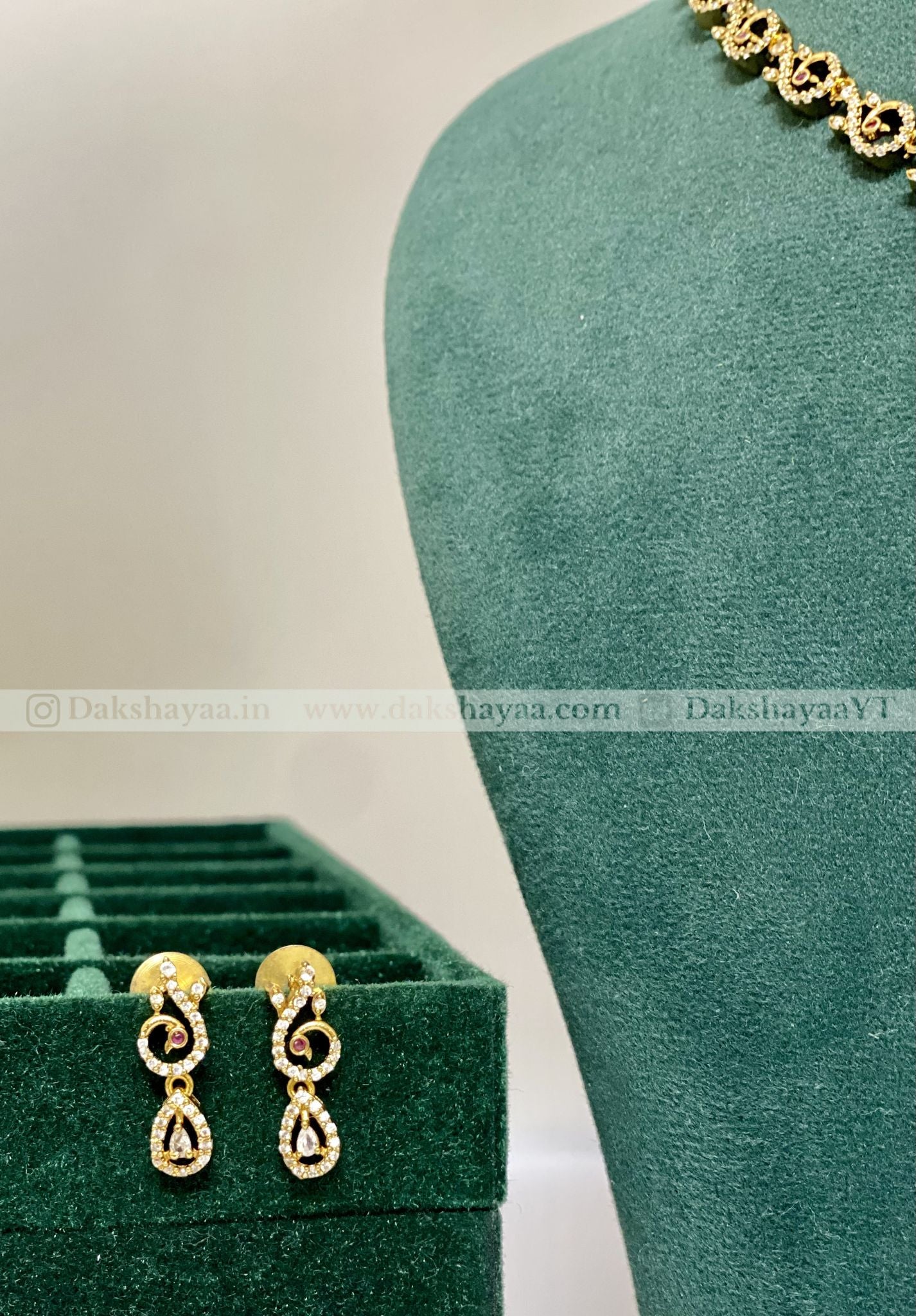 Classic Diamond Solitaire Choker Necklace Set