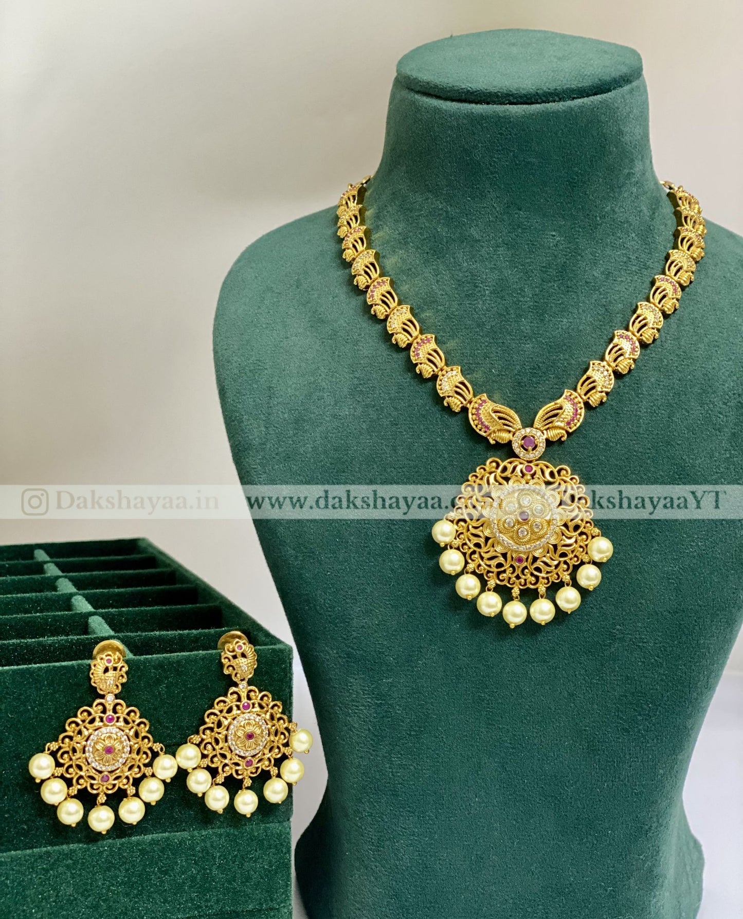 Antique Gold Finish Filigree Pearl Necklace Set