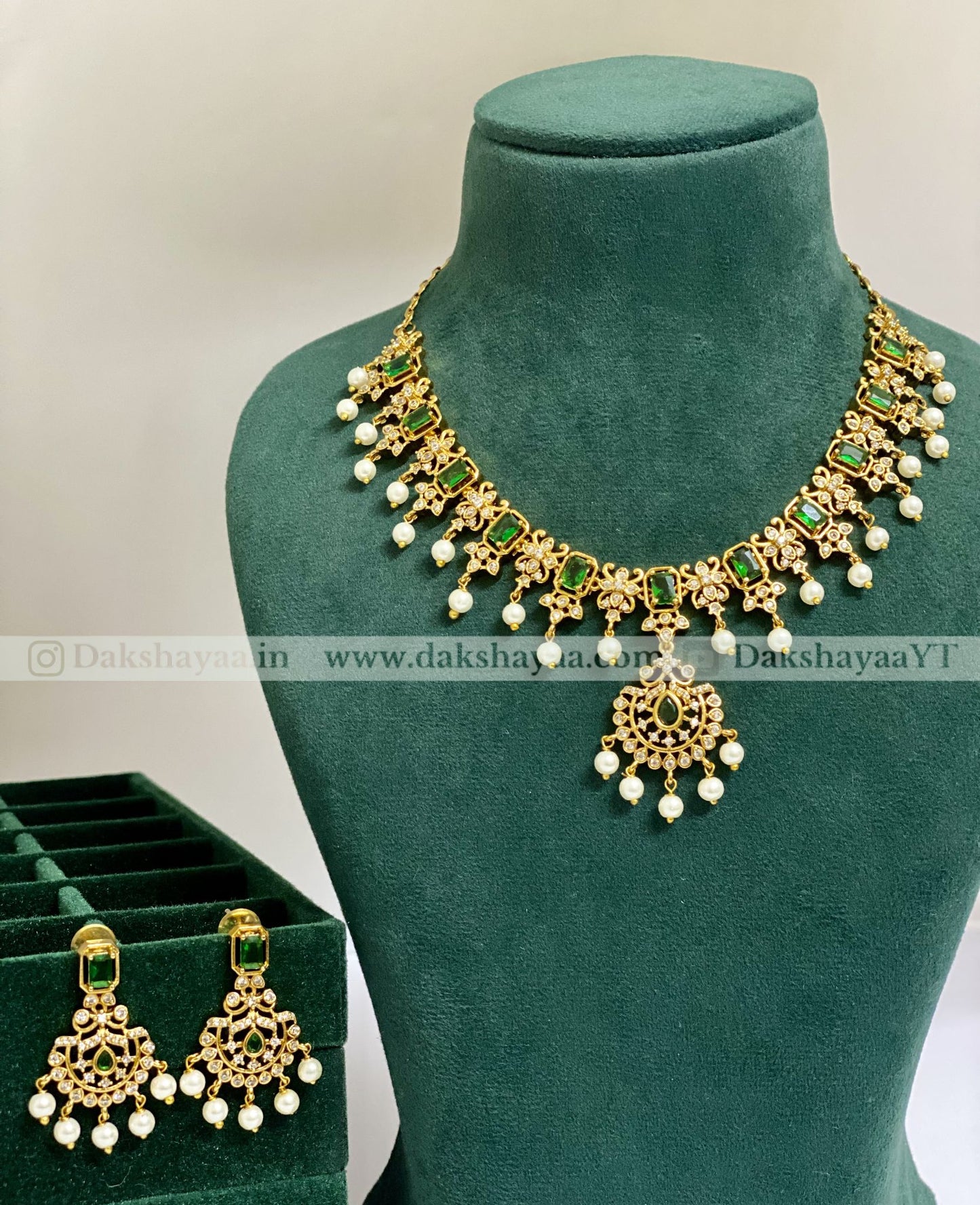 Antique Gold Finish Green Stone & Pearl Choker Set