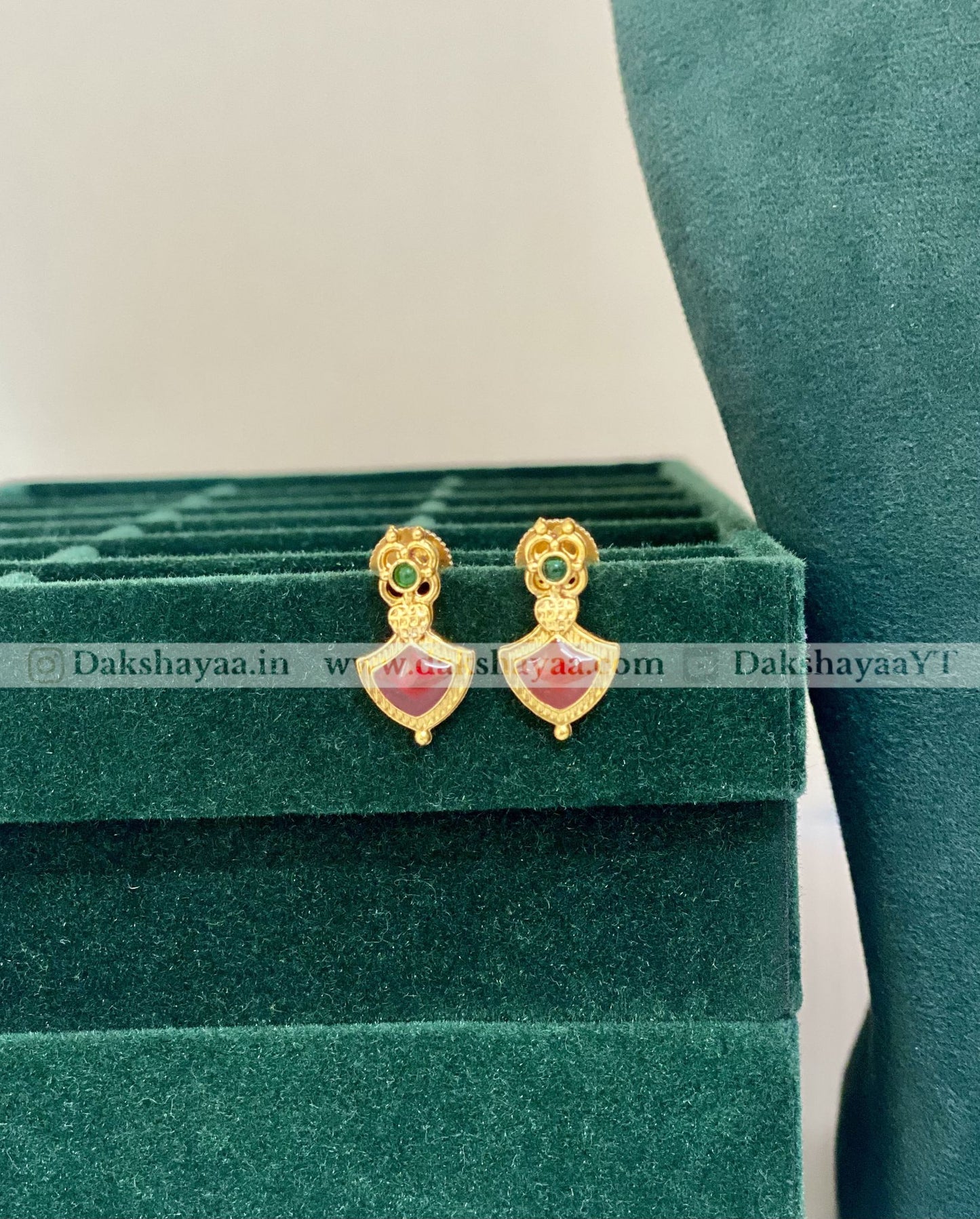 Traditional Palakka Design Gold Finish Choker Necklace Set