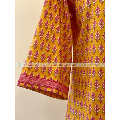 Sleeve design of Kesariya Print Pure Cotton Short Kurti Top for Women – Vibrant Ethnic Wear M-3XL