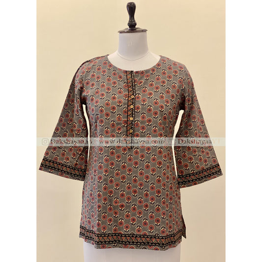 Front view of Jaipuri Print Pure Cotton Short Kurti Top for Women – Ethnic Dailywear M-3XL