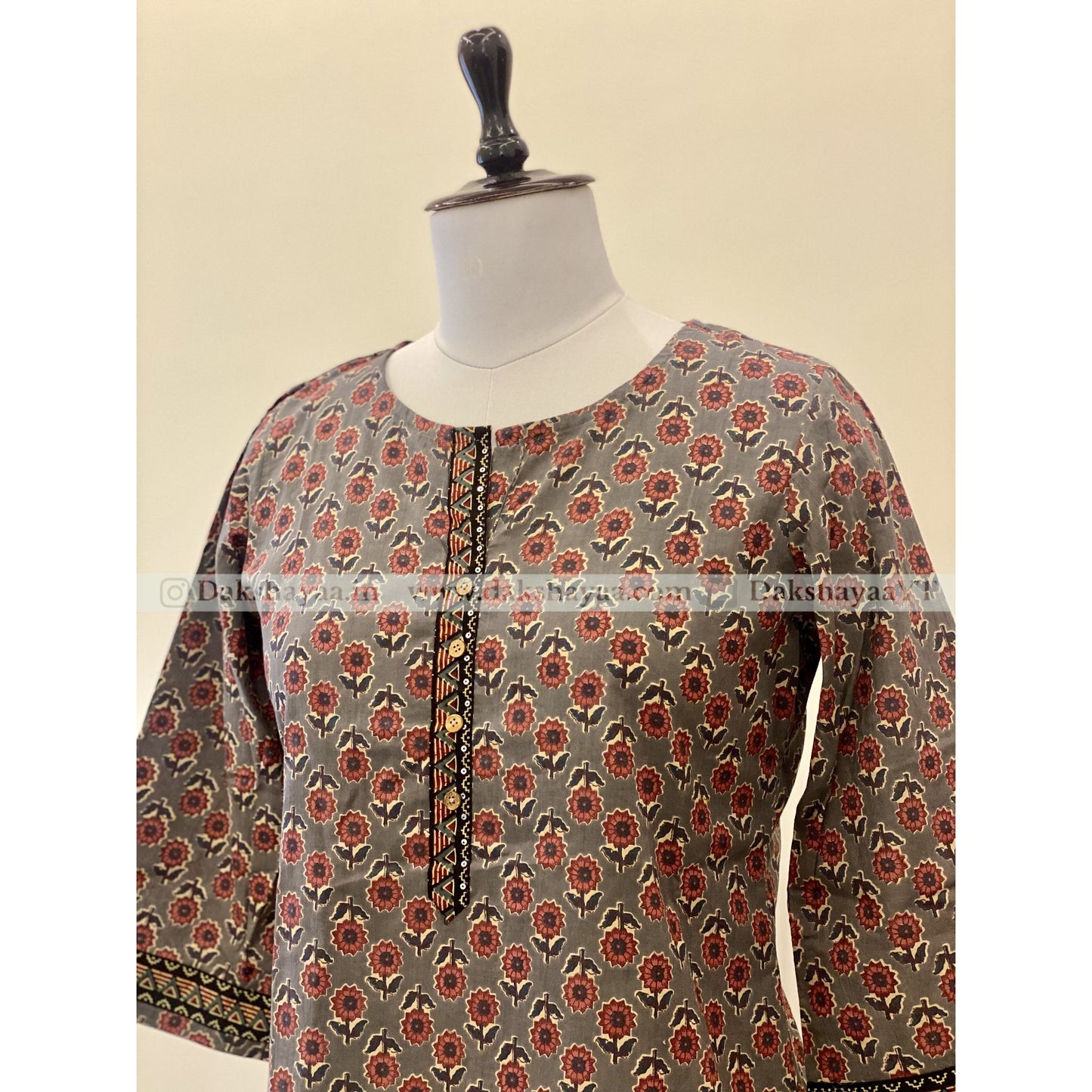 Side angle of Jaipuri Print Pure Cotton Short Kurti Top for Women – Ethnic Dailywear M-3XL