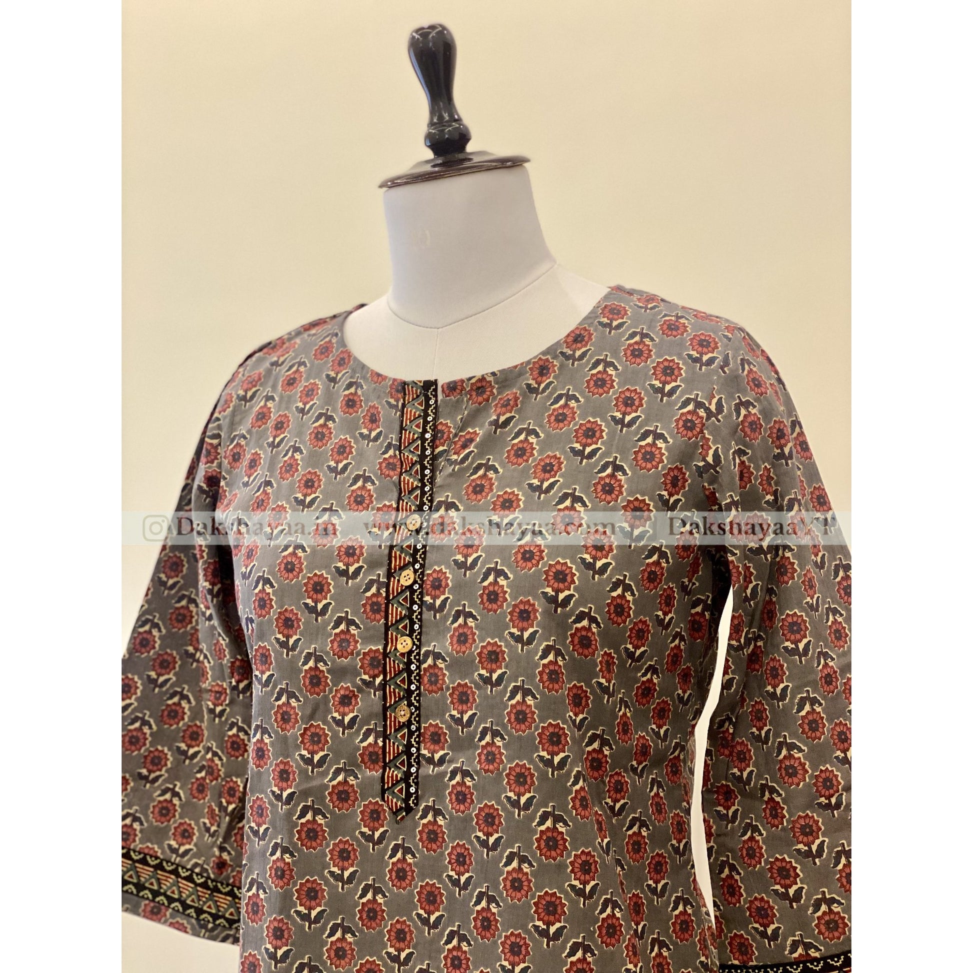 Side angle of Jaipuri Print Pure Cotton Short Kurti Top for Women – Ethnic Dailywear M-3XL