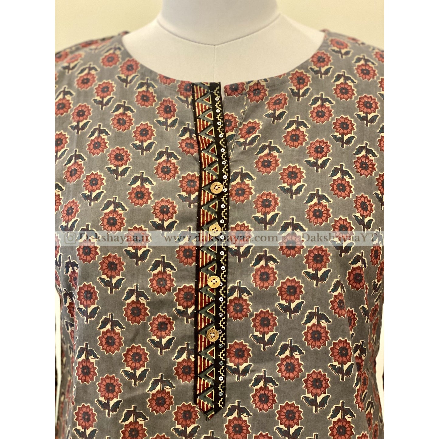 Close-up of Jaipuri Print Pure Cotton Short Kurti Top for Women – Ethnic Dailywear M-3XL